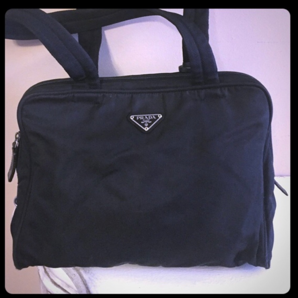Authentic nylon Prada classic shoulder bad